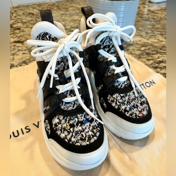 Louis Vuitton’s most popular snickers! - Picture 1 of 11